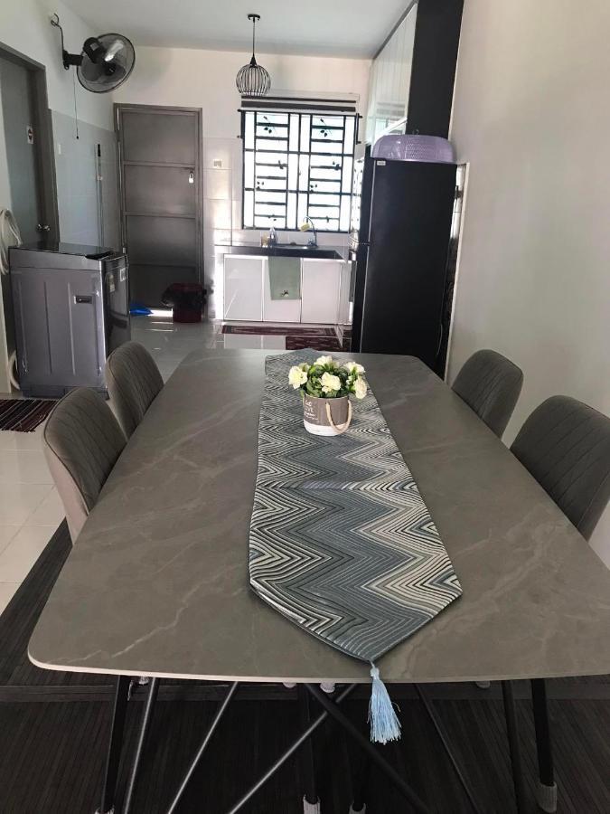 Chempaka Homestay Seri Iskandar Exterior foto